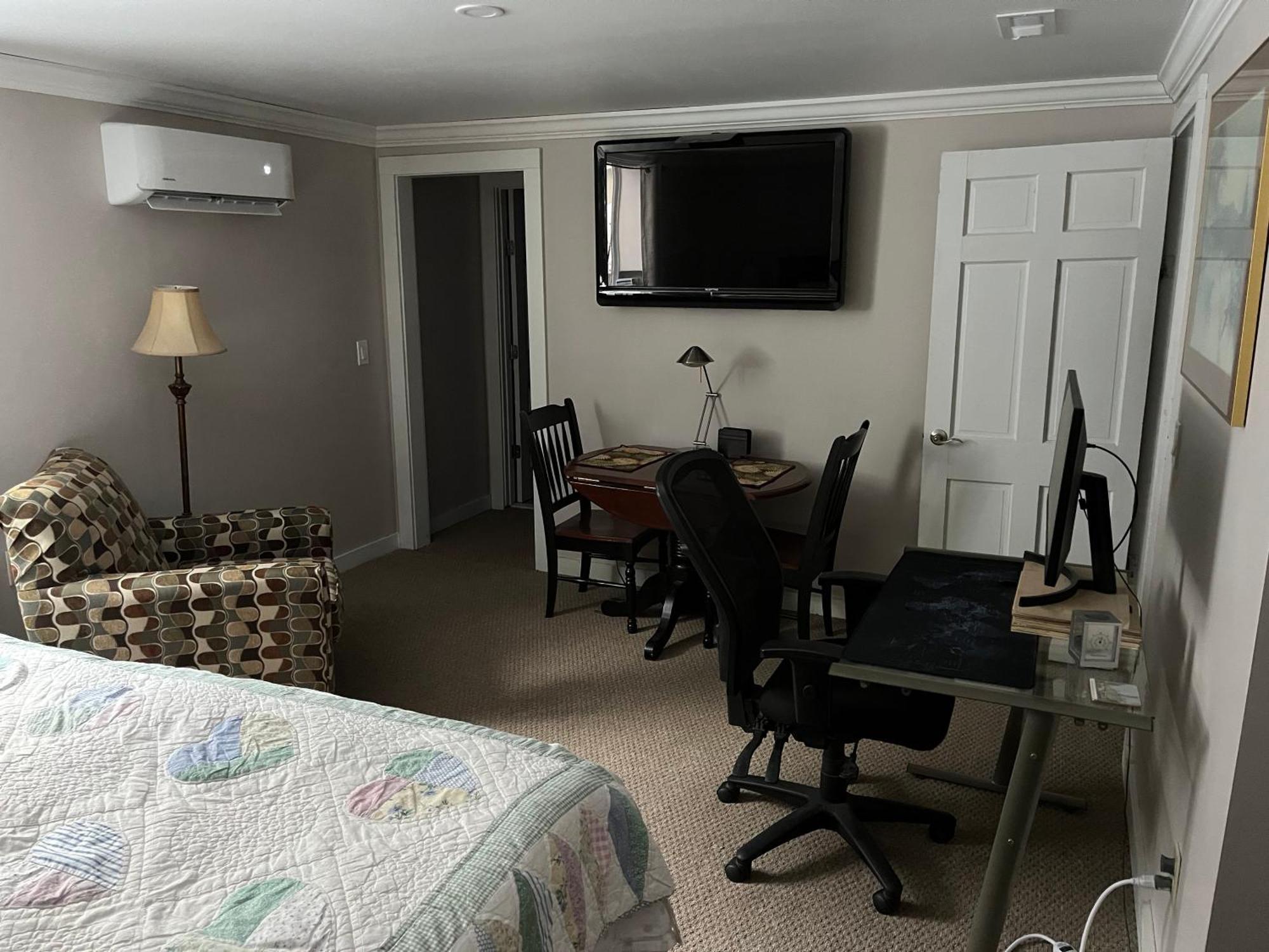 Plush Garden Level Apartment Near Stowe Morristown Exterior photo